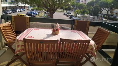 Tavolo più 4sedie normali e due sedie a sdraio