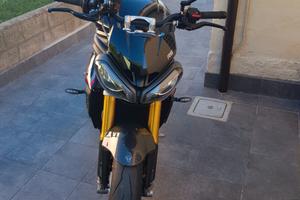 Triumph speed triple rs 1200