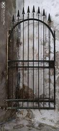 Cancello antico in ferro battuto