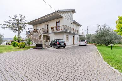 BIFAMILIARE CON GIARDINO A SANTA MARIA APPARENTE