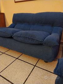 due divani più un pouf 