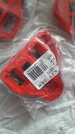 Tacchettini rossi look per pedali