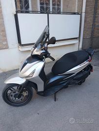 Beverly 300