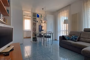 Luminoso ampio bilocale completamente arredato