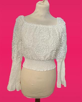 Top corto arricciato con maniche trasparenti