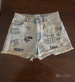 Shorts con scritte