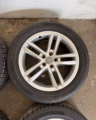 Cerchi in lega Audi Q3 18” con pneumatici estivi