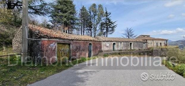 Terreno 17.000mq con fabbricato a Linguaglossa - Vista 2