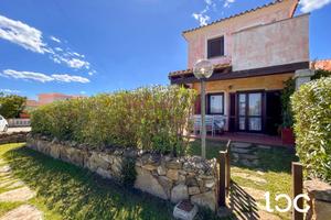 Elegante villetta caposchiera a pochi passi dalla