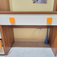 Scrivania usata poco e sedia 