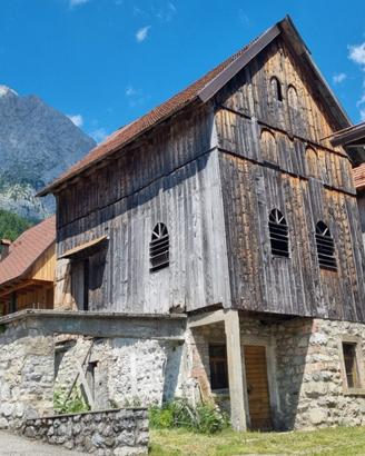 Splendido Stavolo da ristrutturare a Collina di Fo