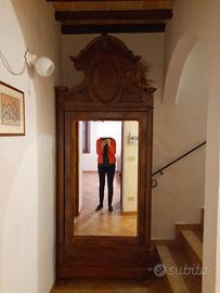 Armadio a specchio in legno