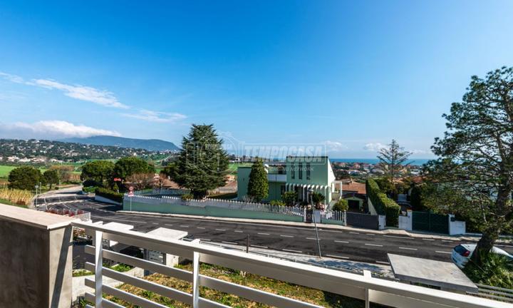 VILLETTA A SCHIERA VISTA MARE