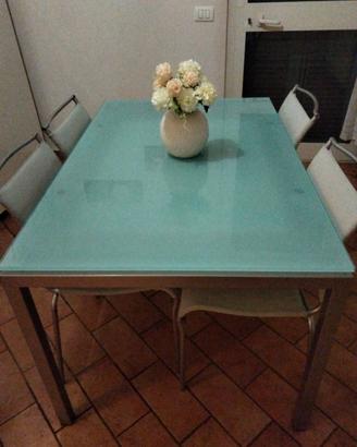 Tavolo da cucina con 4 sedie