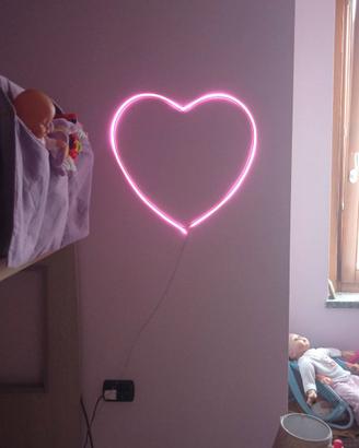 Cuore luminoso colore violetto con presa