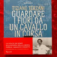 Terzani "Guardare i fiori da un cavallo in corsa"
