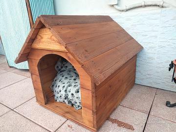 cuccia per cani in legno