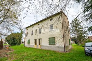 Villa bifamiliare da ristrutturare a Faenza
