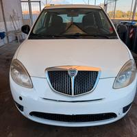 Lancia ypsilon  1.2 benzina anno 2011