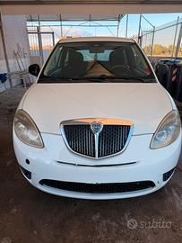 Lancia ypsilon  1.2 benzina anno 2011