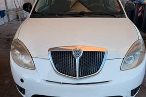 Lancia ypsilon  1.2 benzina anno 2011