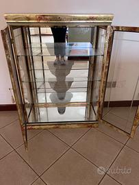 Vetrine in ottone e vetro con disegni floreali