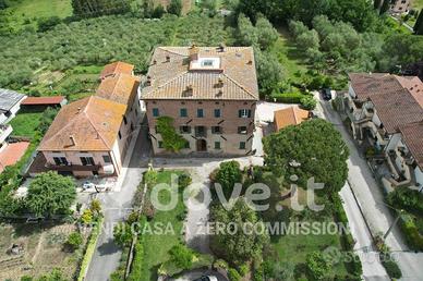 Appartamento di 120 m² con 4 locali e posto auto a