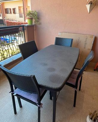 tavolo con sedie per terrazzo/giardino