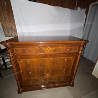 Comó classico in legno con intarsi