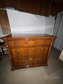 Comó classico in legno con intarsi