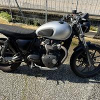 Triumph street twin