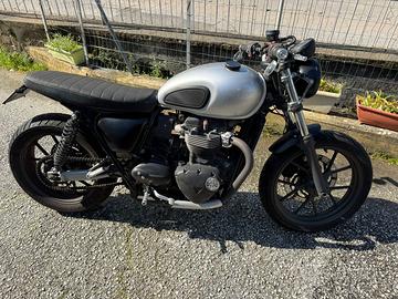 Triumph street twin