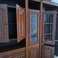 mobile vetrina in noce