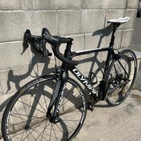 bici da corsa in carbonio