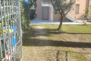 Trilocale piano terra autonomo con giardino Forlì