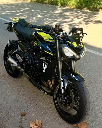 TRIUMPH  STREET TRIPLE 765 RS Accessoriata