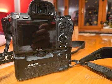 Sony Alpha 7R III + battery grip originale