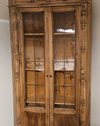 Vetrina angolare in legno
