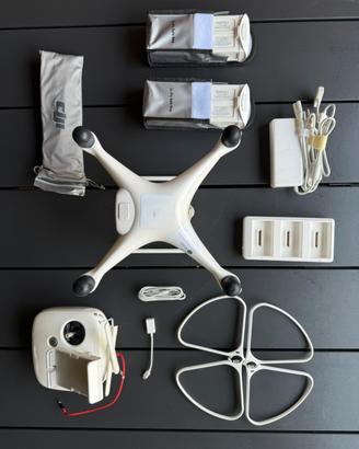 Drone DJI Phantom 4 Pro con accessori