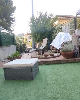 SIROLO, CASA SINGOLA con CORTE PRIVATA