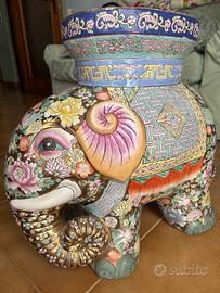 Porta vaso o fiorì cinese.