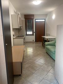 Monolocale arredato 550€