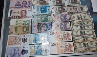 Ritiro  banconote estere 