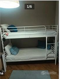 Letto a castello praticamente nuovo con Scrivania 