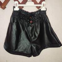 pantaloncini di pelle 