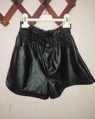 pantaloncini di pelle 