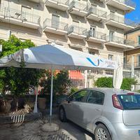 Ombrellone  peroni tavoli e sedie
