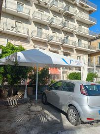 Ombrellone  peroni tavoli e sedie