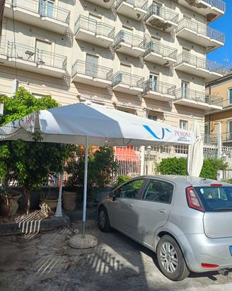 Ombrellone  peroni tavoli e sedie
