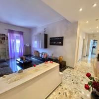 Appartamento di 5 Vani ed Accessori con Terrazzo